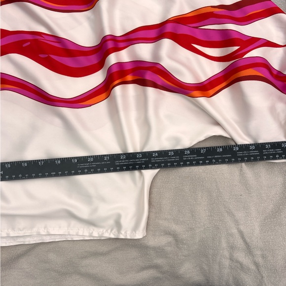 Colorful Wavy Patterned Top - Picture 4 of 6